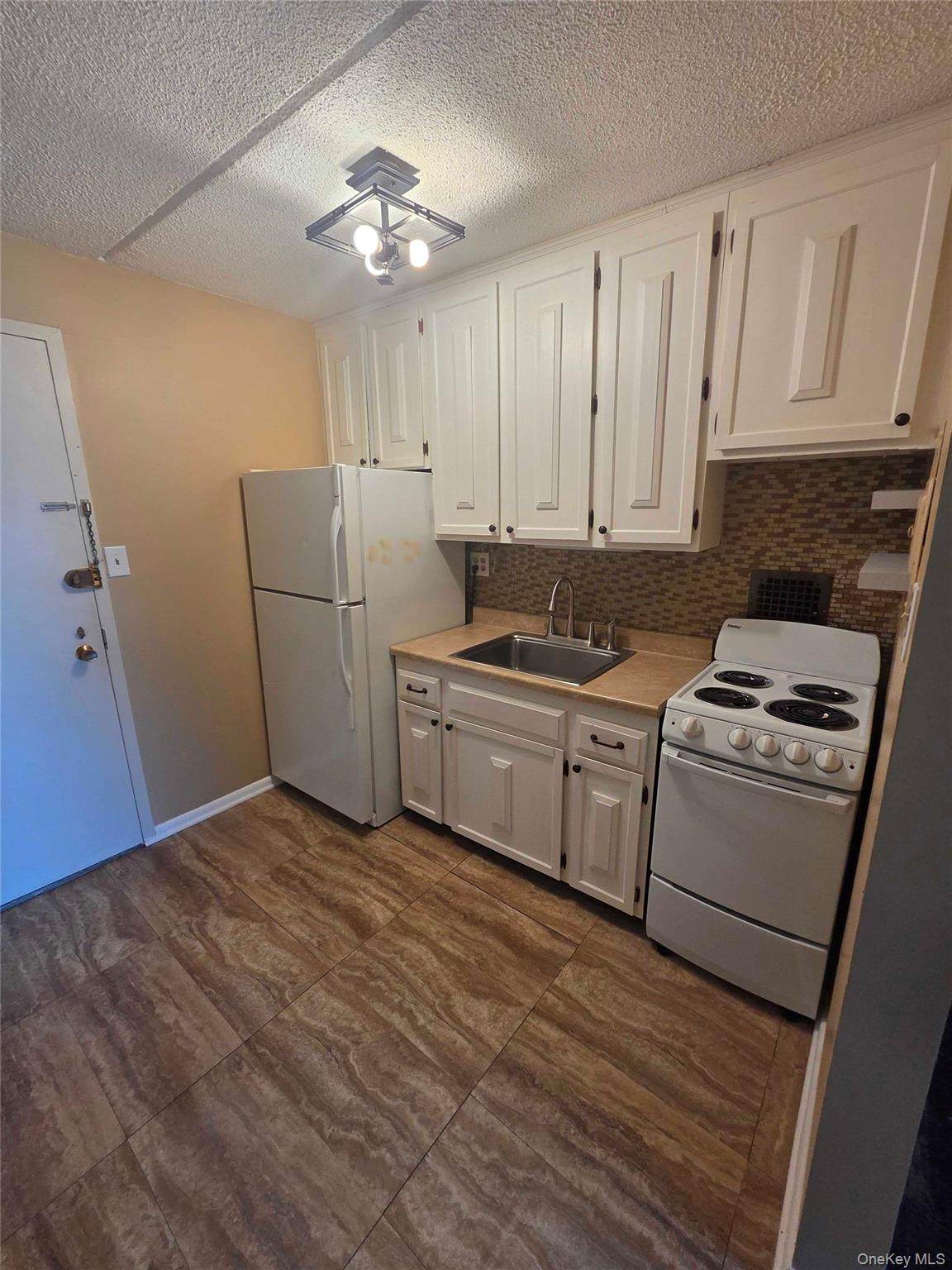 160 Academy Street - Photo 1