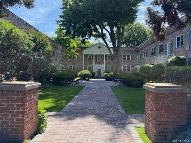 43 Forest Avenue - Photo 1
