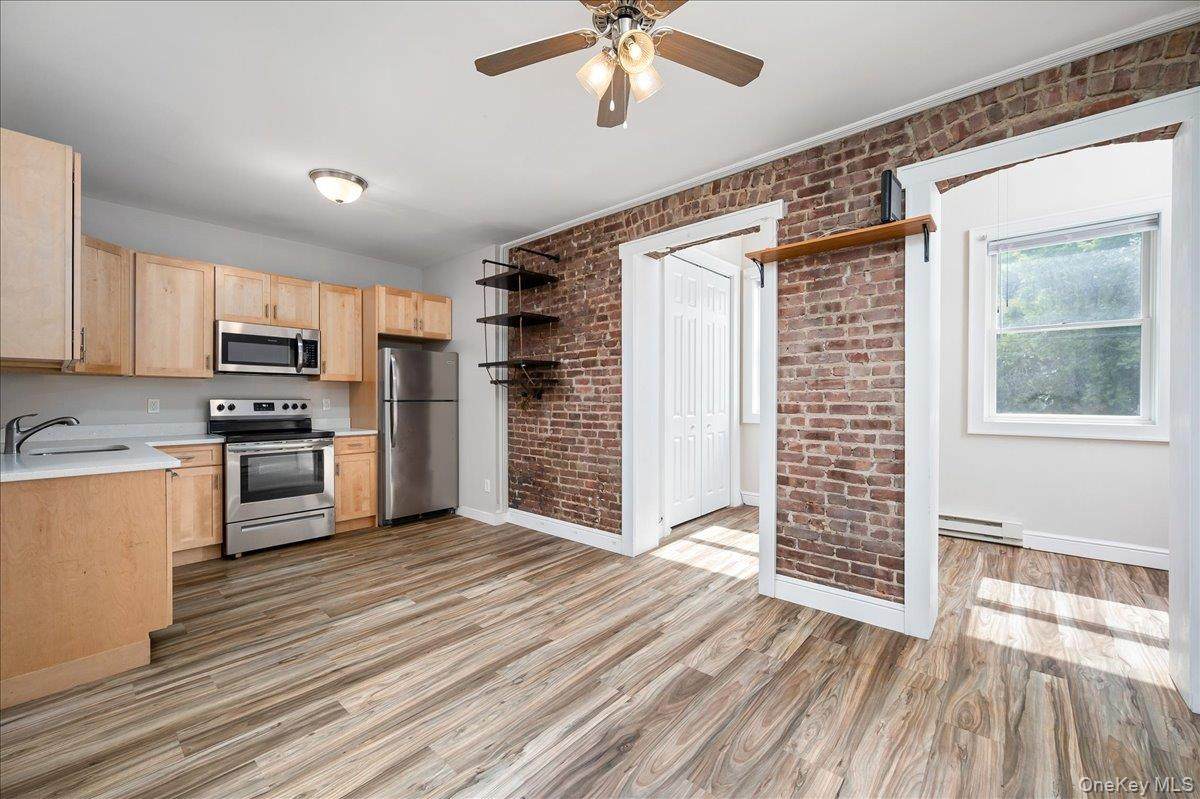 548 Warburton Avenue - Photo 1