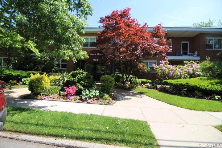 463 Summit Avenue - Photo 1