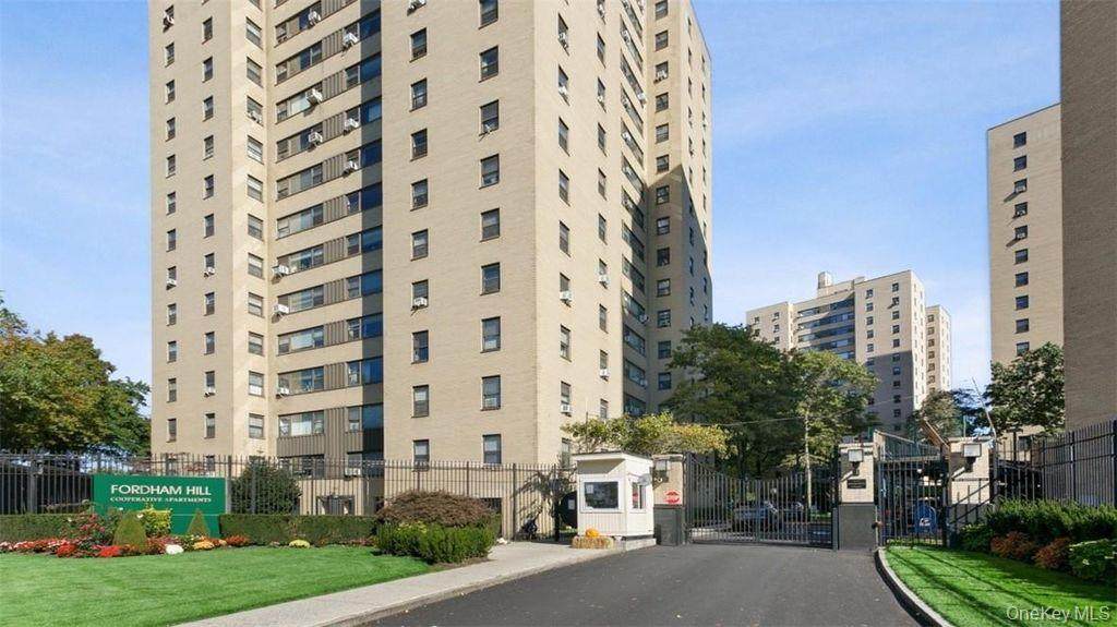 3 Fordham Hill Oval - Photo 1