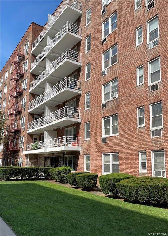 709 Waburton Avenue - Photo 1