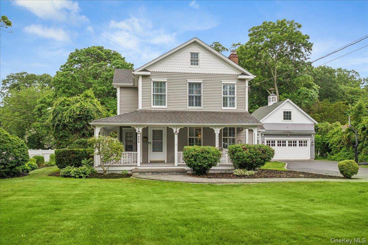 202 Bayport Avenue - Photo 1