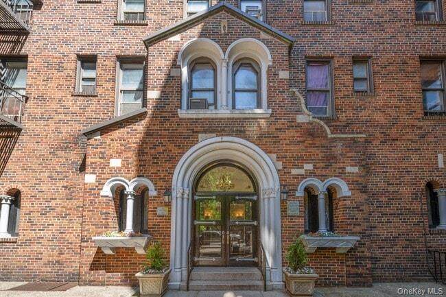 43-33 46 Street - Photo 1