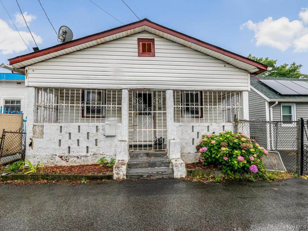 901 Harding Park - Photo 1