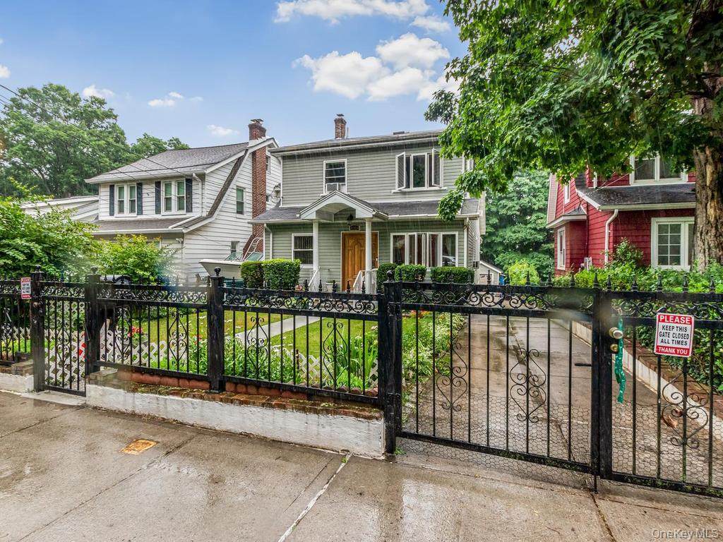 4004 Rombouts Avenue - Photo 1