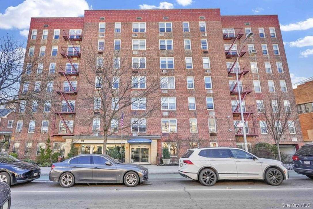 31-85 Crescent Street - Photo 1