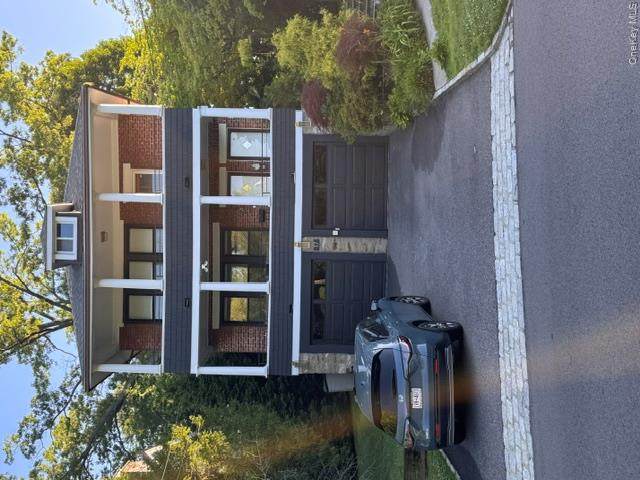 17 Grand Boulevard - Photo 1