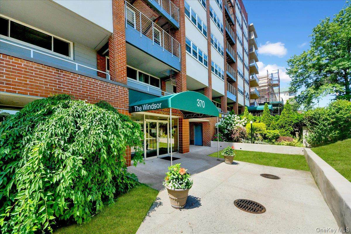 370 Westchester Avenue - Photo 1