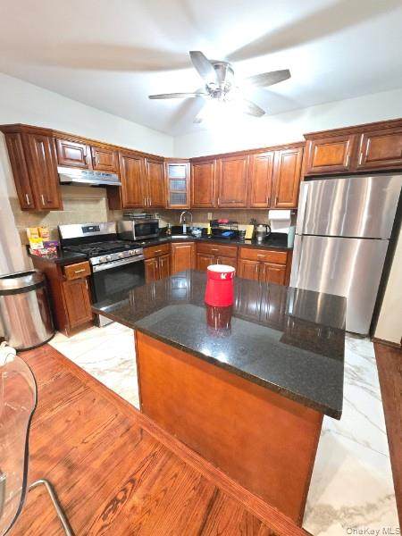 188-25 Mangin Avenue - Photo 1