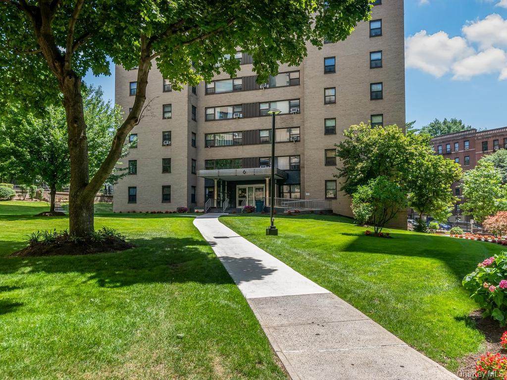 6 Fordham Hill Oval - Photo 1