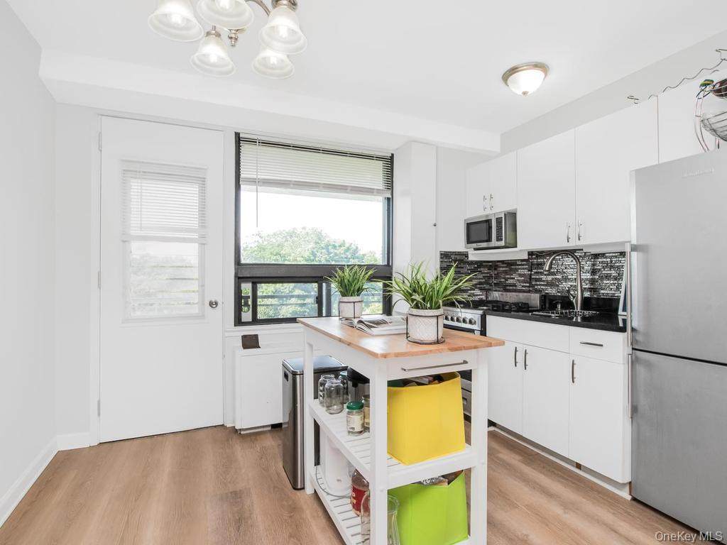 4901 Henry Hudson Parkway - Photo 1