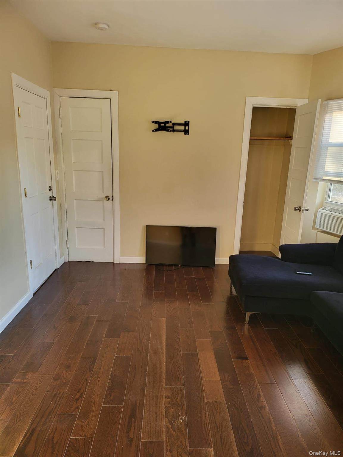 881 New York Avenue - Photo 1