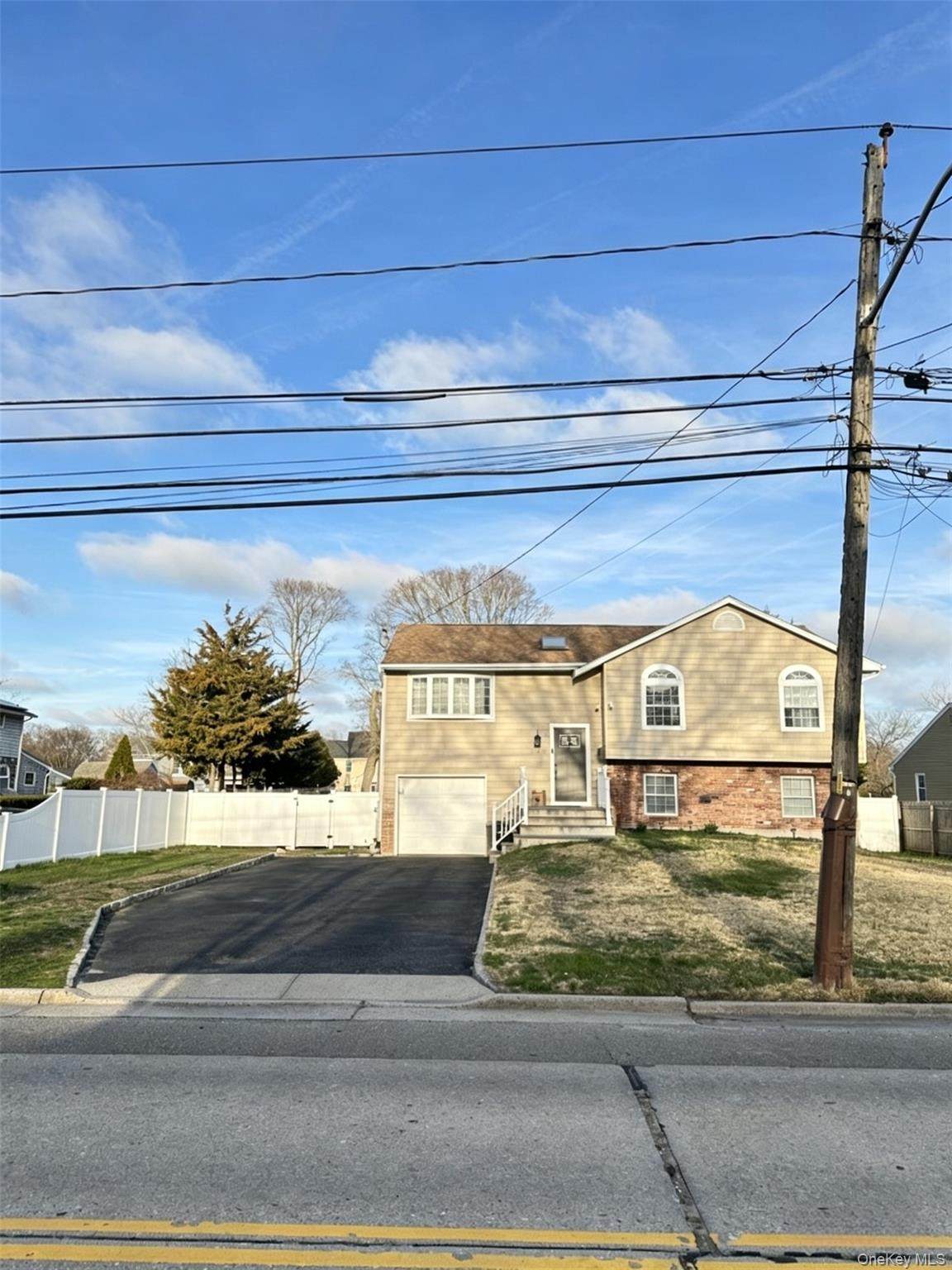 249 Bayport Avenue - Photo 1