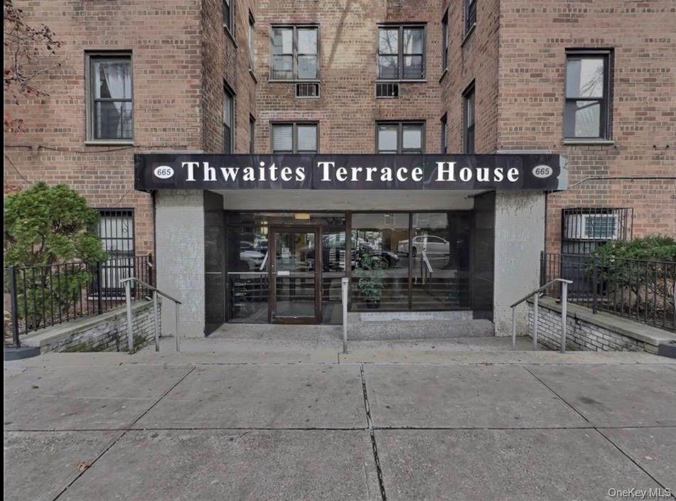 665 Thwaites Place - Photo 1