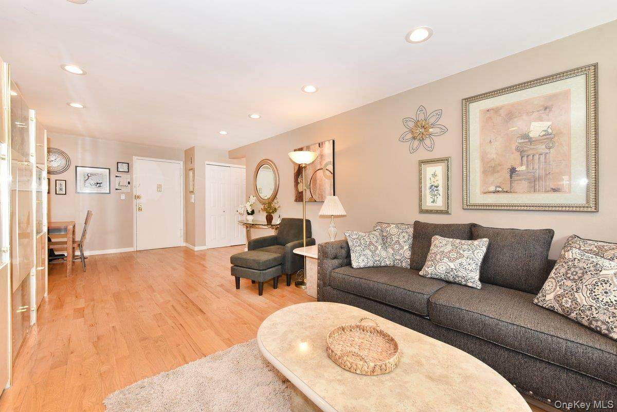 2 Birchwood Court - Photo 1