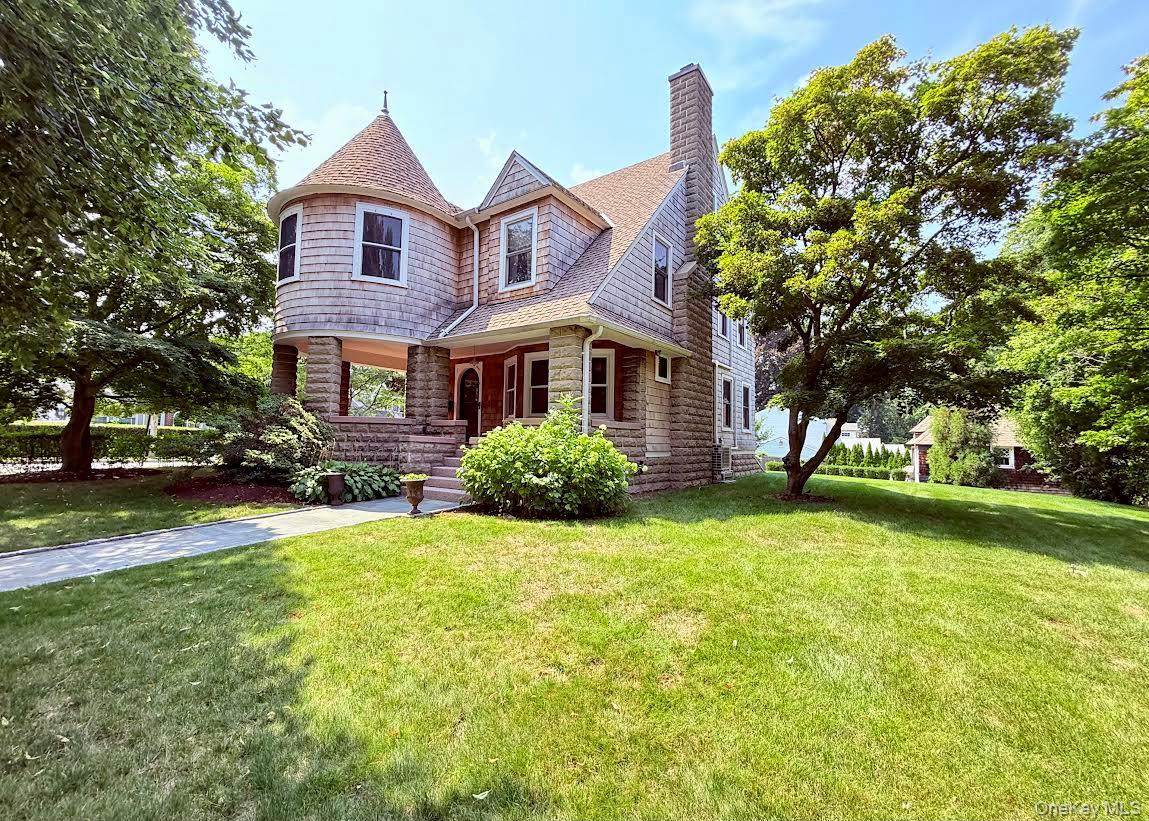 453 Palmer Avenue - Photo 1