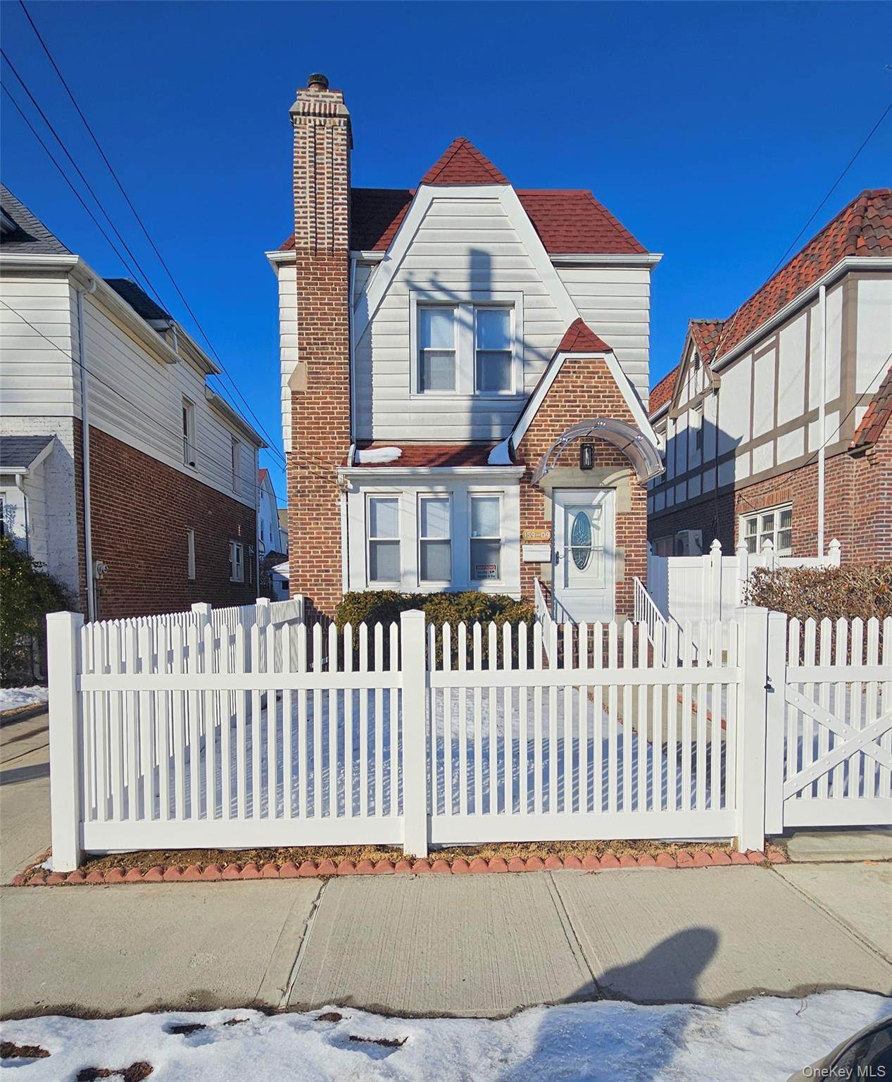 159-09 Laburnum Avenue - Photo 1