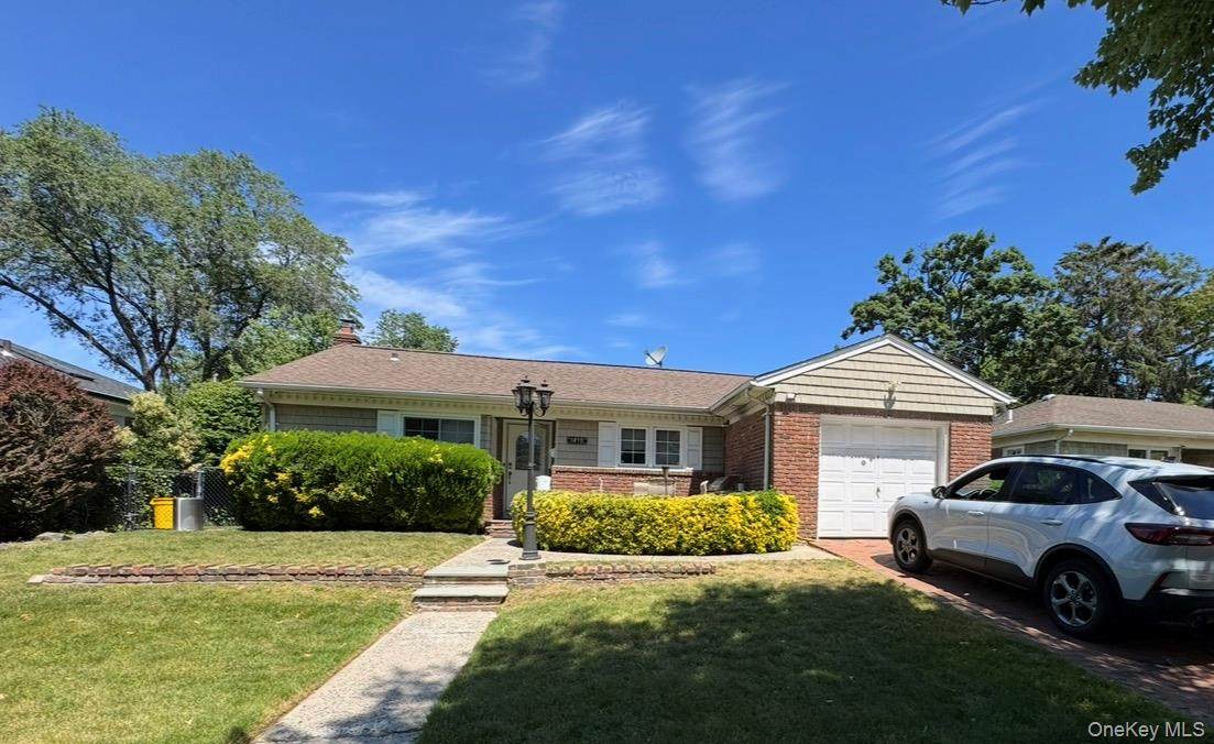 1498 Kew Avenue - Photo 1