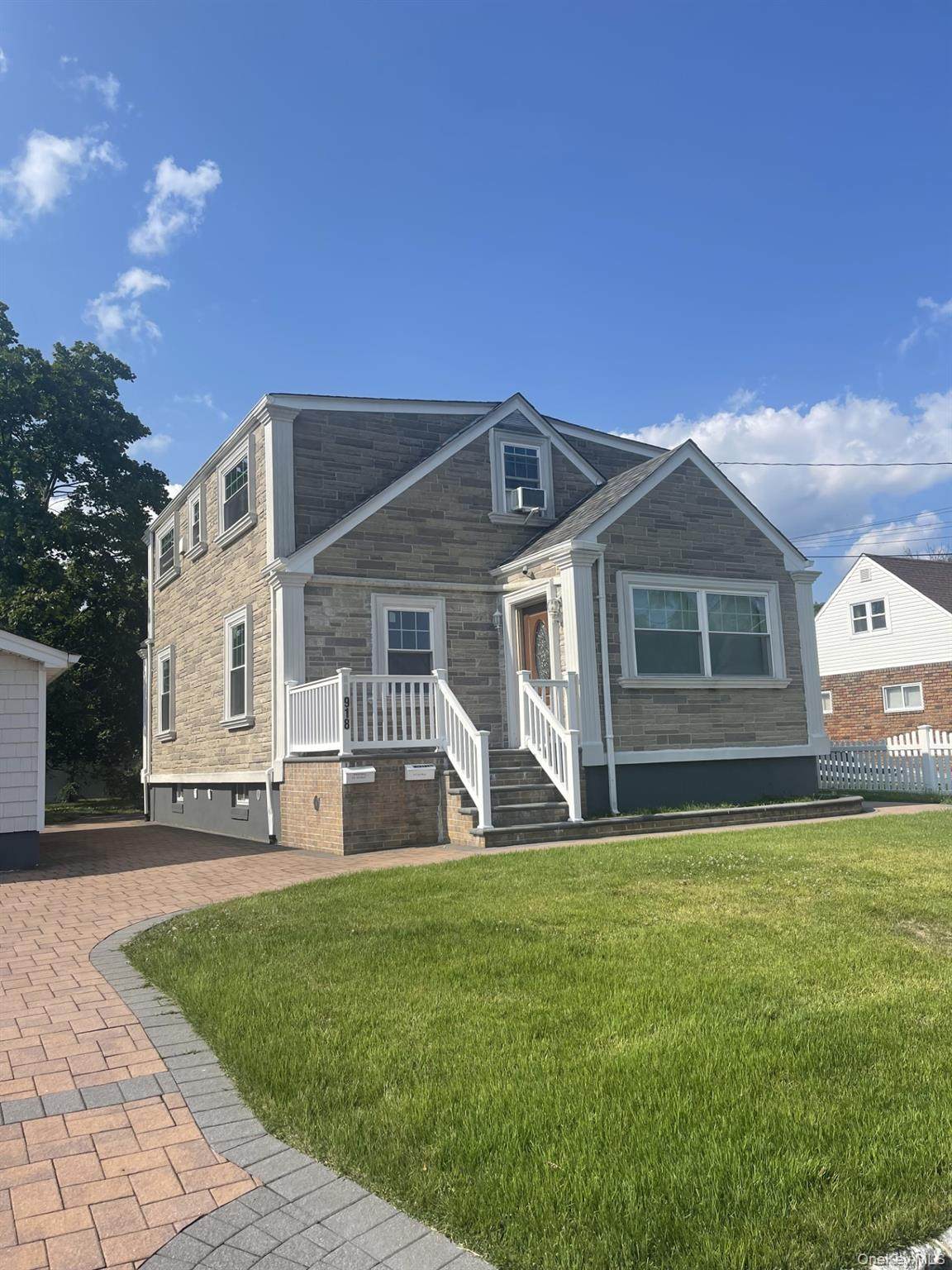 918 10th St - Photo 1