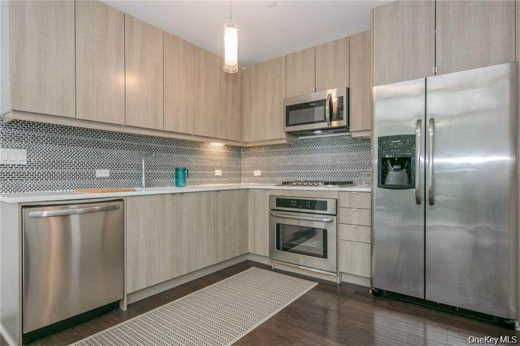 250 Central Park Avenue - Photo 1