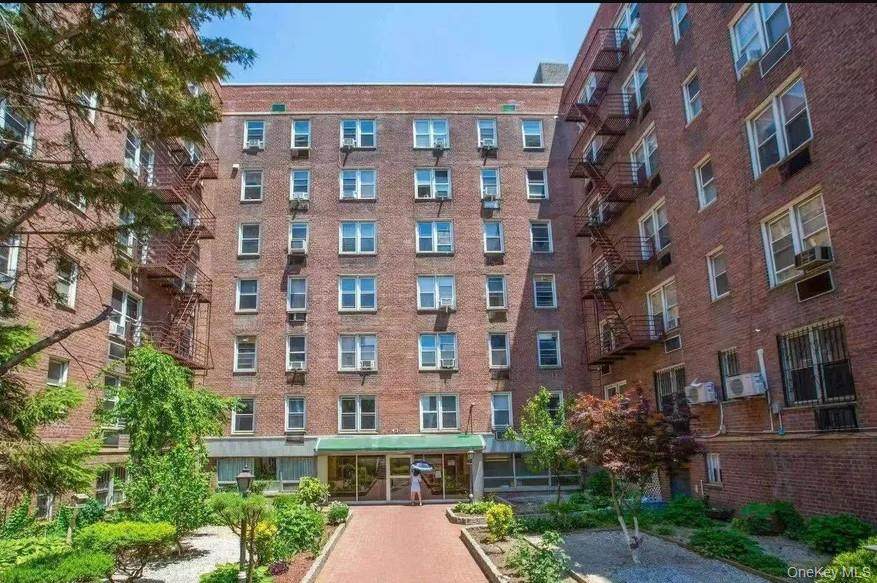 4343 Kissena Boulevard - Photo 1