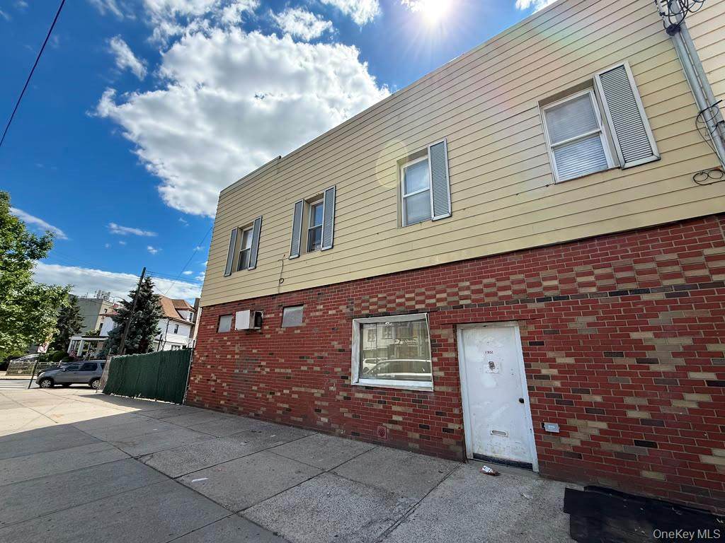 1902 Stillwell Avenue - Photo 1
