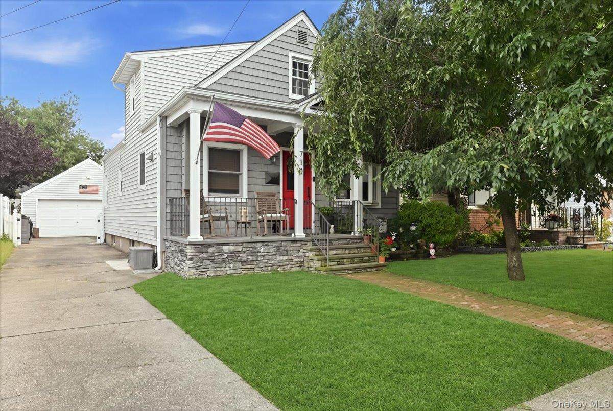 710 Premier Boulevard - Photo 1