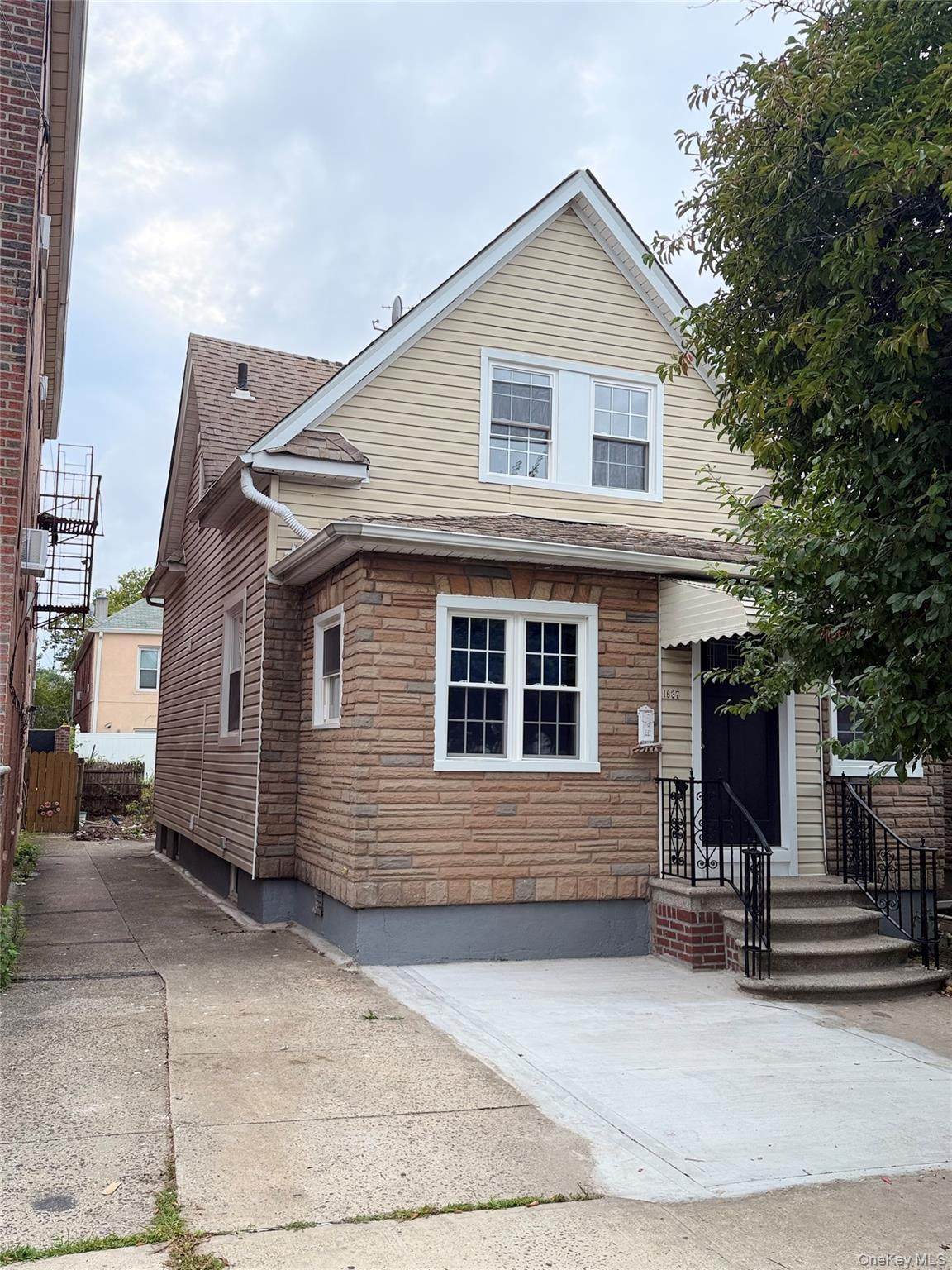 1627 Pilgrim Avenue - Photo 1