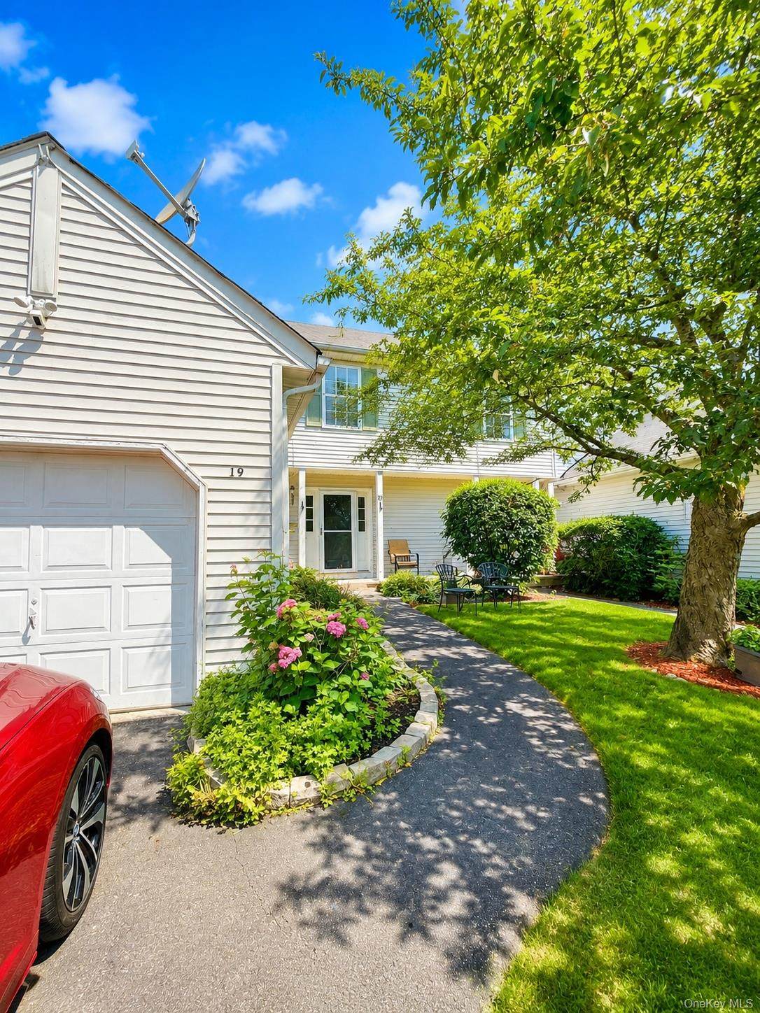 19 Helene Circle - Photo 1