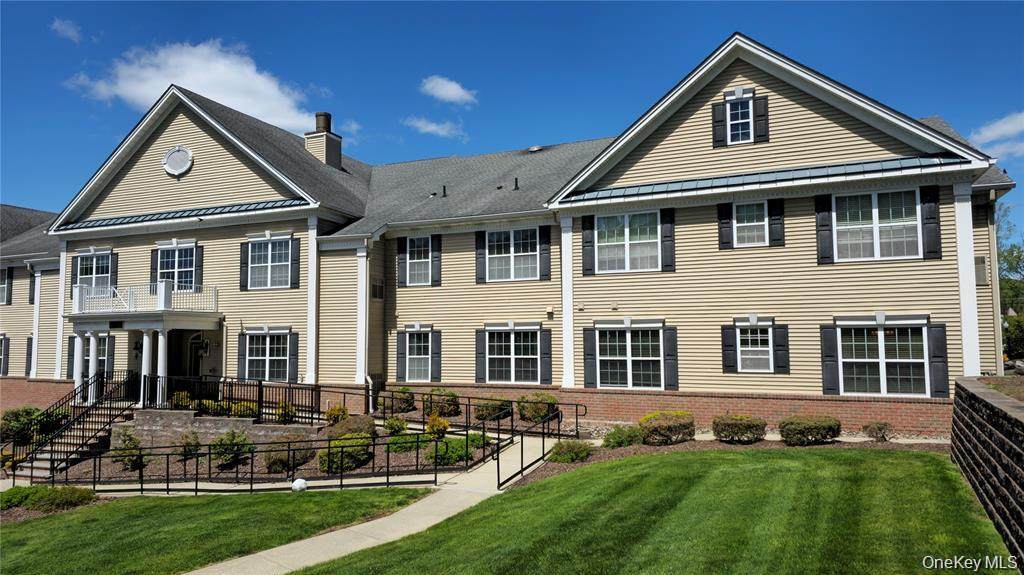 105 Canter Court - Photo 1