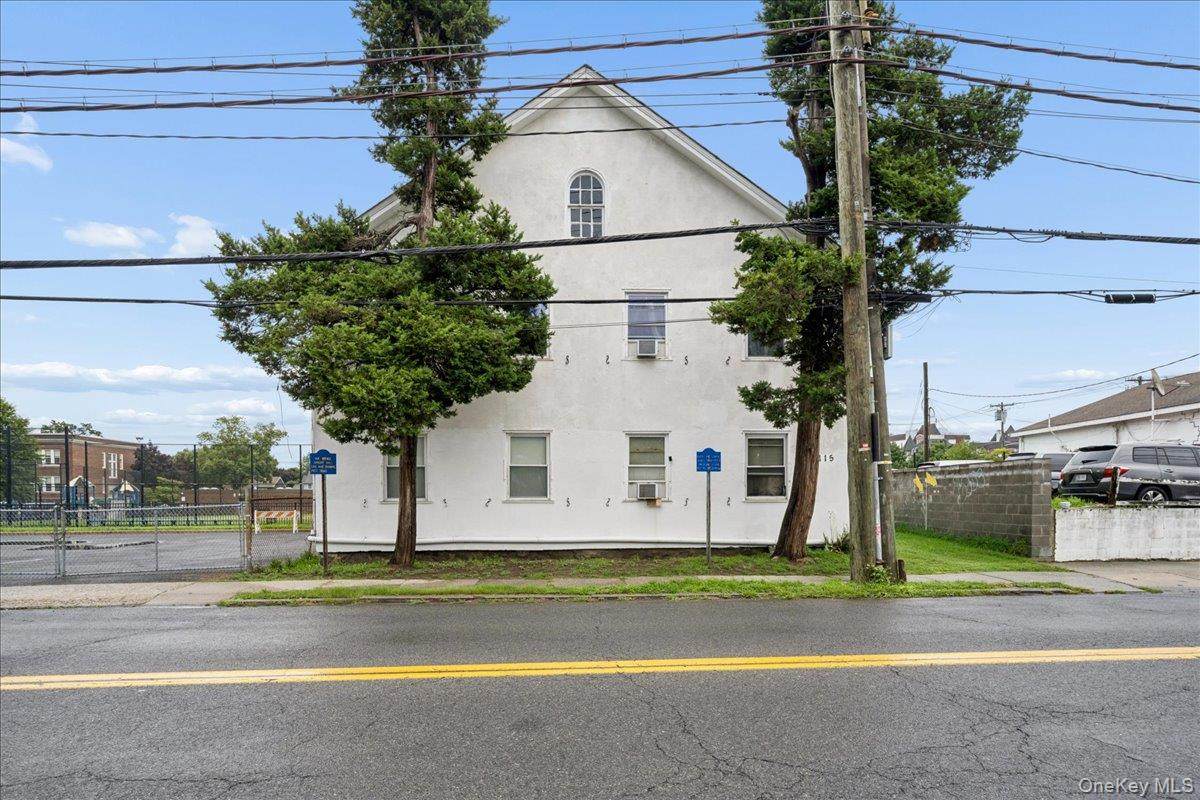 115 Barry Avenue - Photo 1