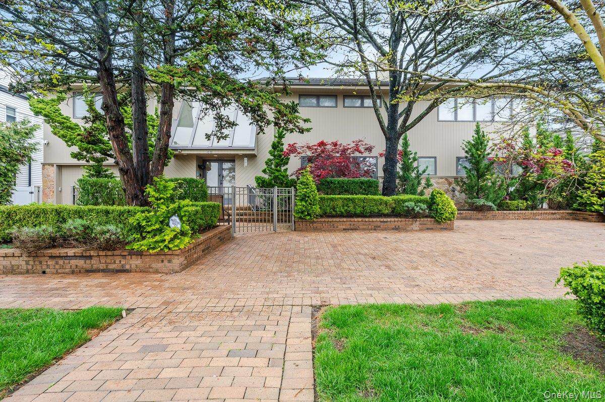 40 Cayuga Avenue - Photo 1