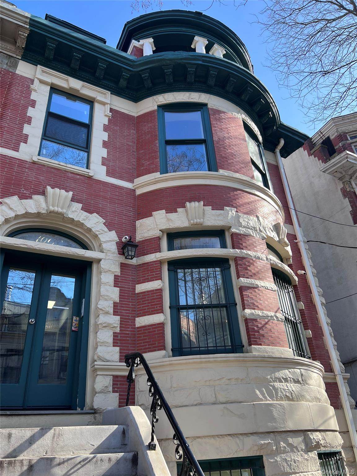 1062 Clay Avenue - Photo 1