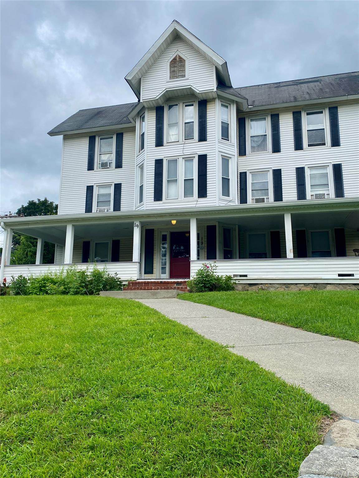 19 Memorial Avenue - Photo 1