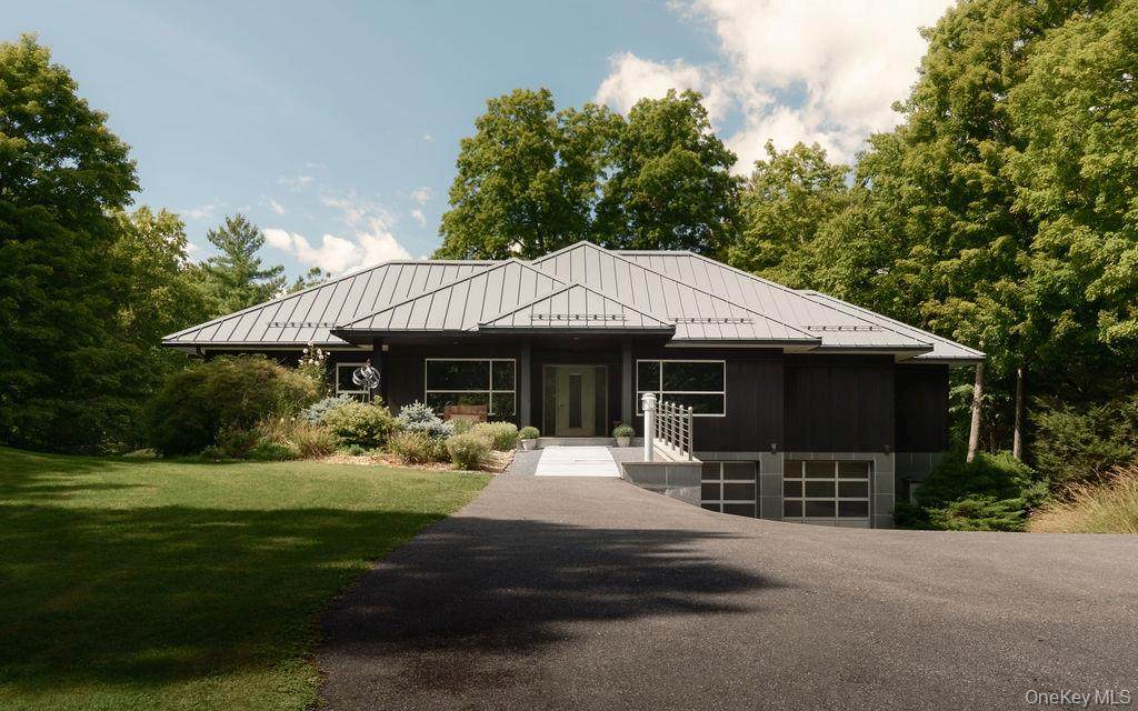 8 Sarah Court - Photo 1