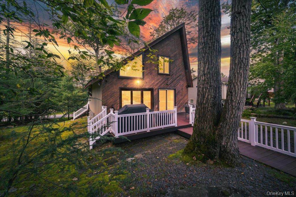 142 Emerald Drive - Photo 1