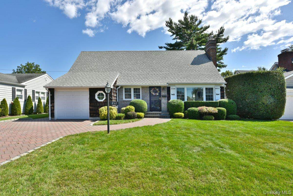 211 Wellington Road - Photo 1
