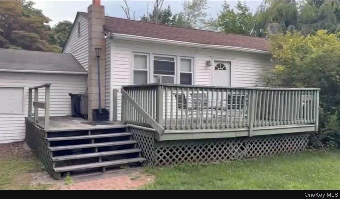 164 Bellport Avenue - Photo 1