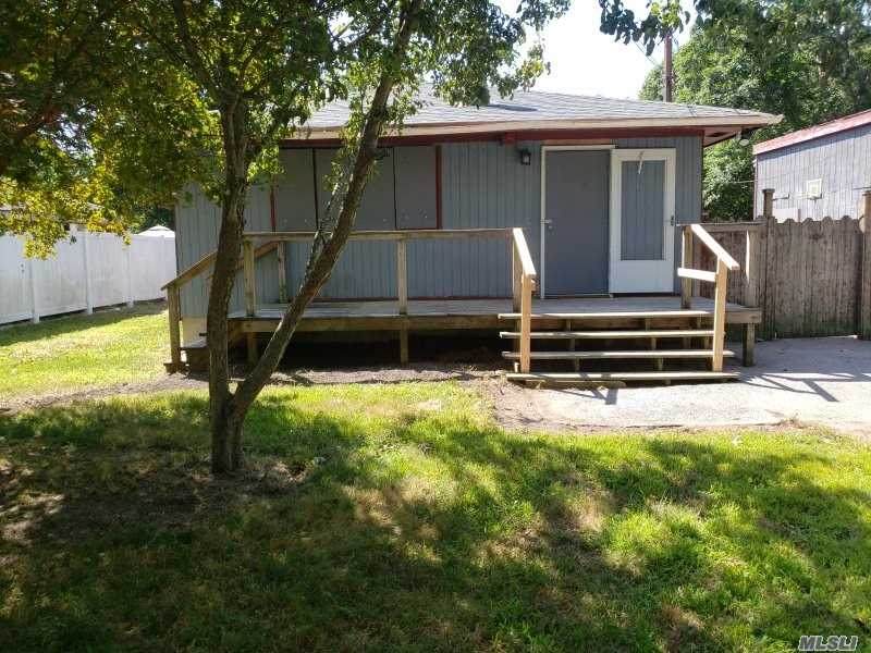 198 Mastic Boulevard - Photo 1
