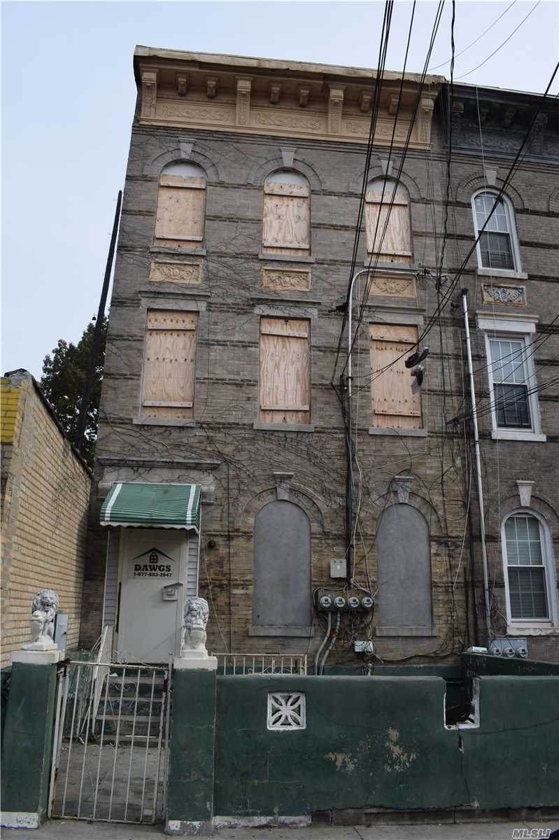 281 Wyona Street - Photo 1