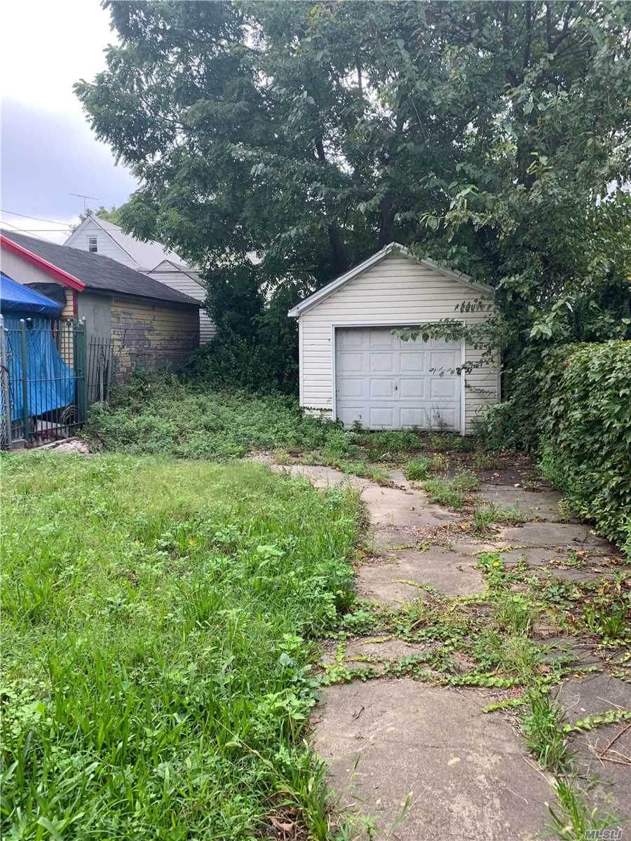 111-29 Van Wyck Expressway - Photo 1