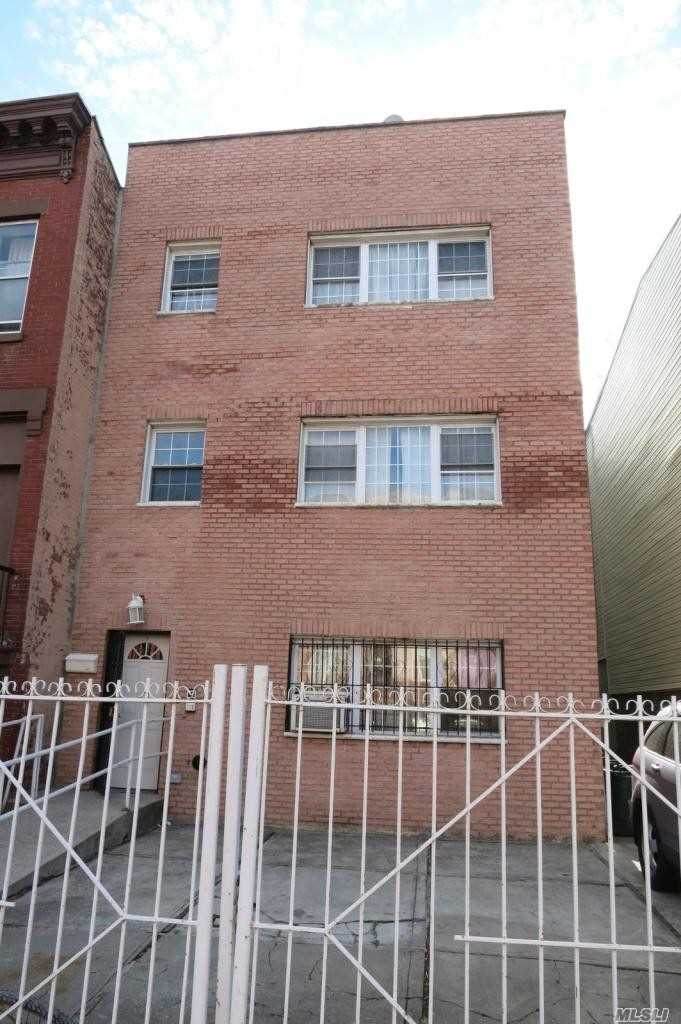 576 Quincy St - Photo 1