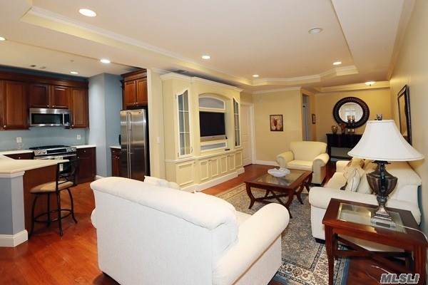 301 Roosevelt Way - Photo 1