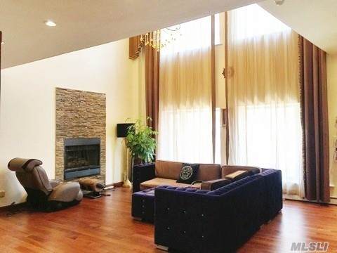 42-31 Colden Street - Photo 1