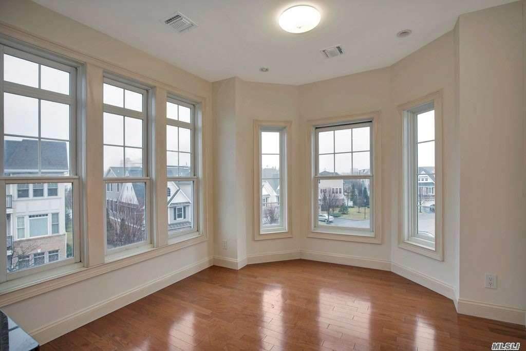 325 Roosevelt Way - Photo 1