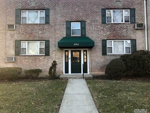 984 Fenwood Drive - Photo 1