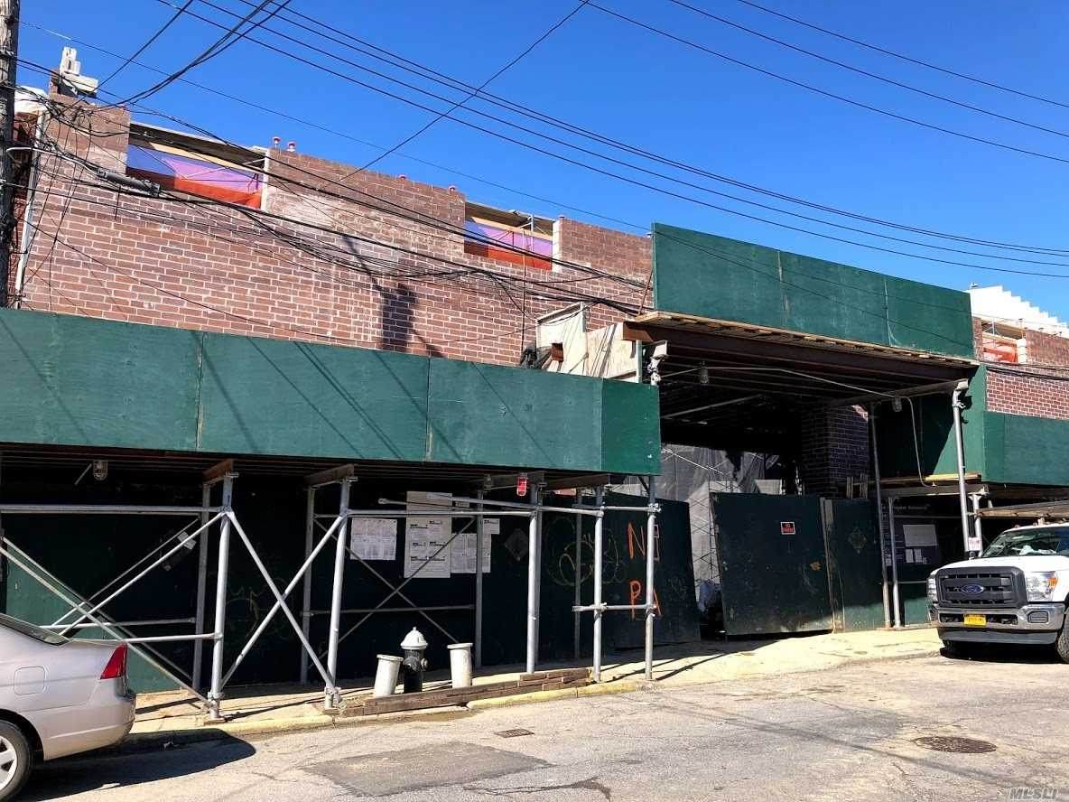 51-22 58 Place - Photo 1
