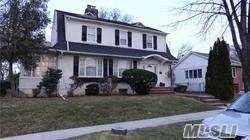 114 Parsons Boulevard - Photo 1