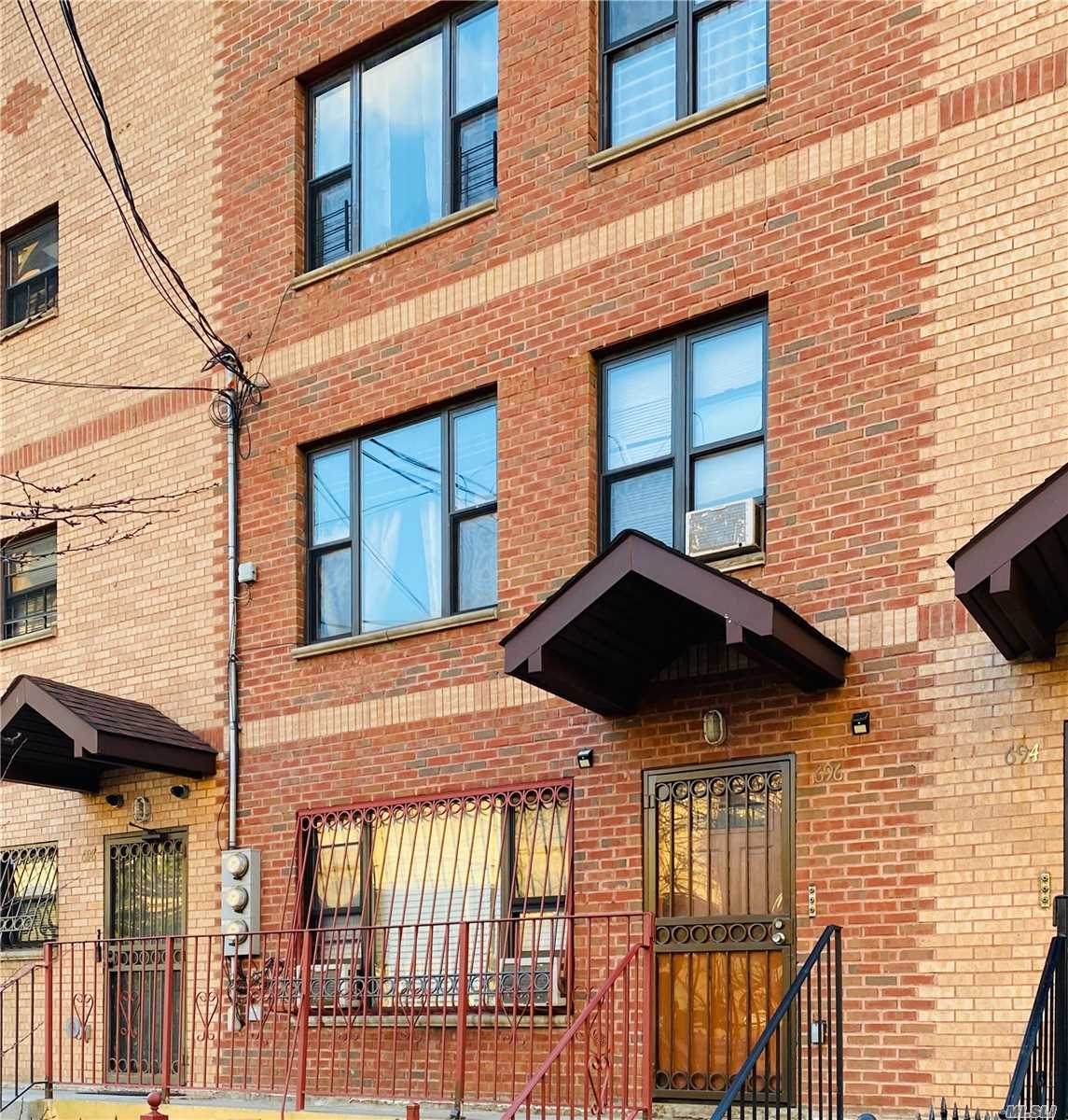 696 Lincoln - Photo 1